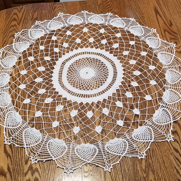 New Hand Crafted Pineapple Sheer White 35 1/2" Doily - Picture 1 of 3
